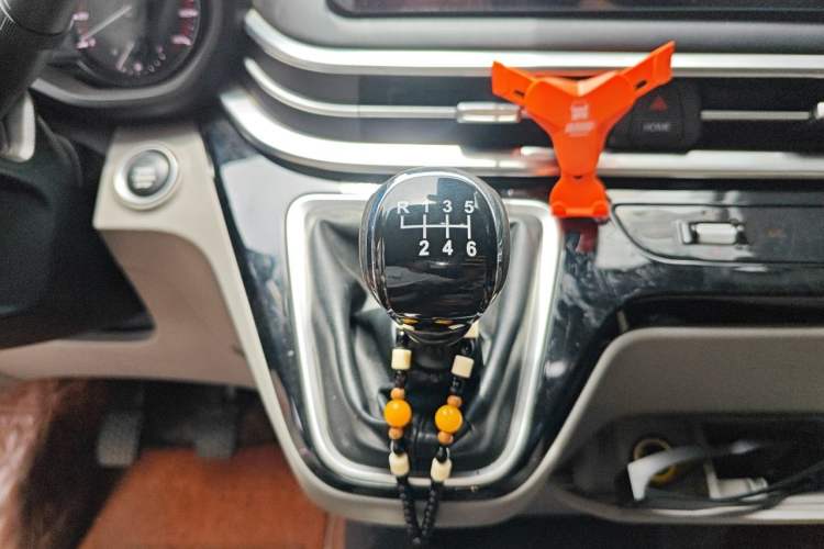 Used Iveco Fidato 2023 C30 Passenger Van 2.0T 93kW Manual Transmission Xingtu Edition Low Roof Gear Lever