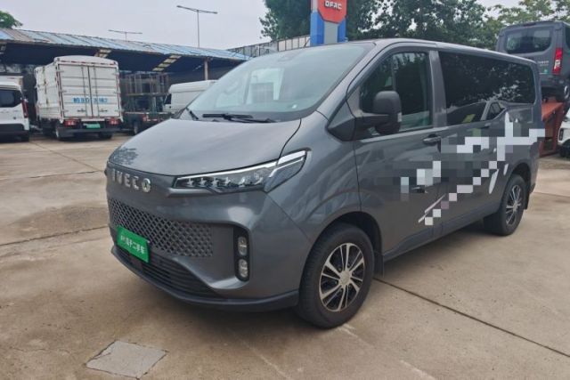 Used Iveco Fidato 2023 C30 Passenger Van 2.0T 93kW Manual Transmission Xingtu Edition Low Roof
