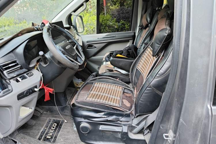 Used Iveco Fidato 2023 C30 Passenger Van 2.0T 93kW Manual Transmission Xingtu Edition Low Roof Left Front Seat