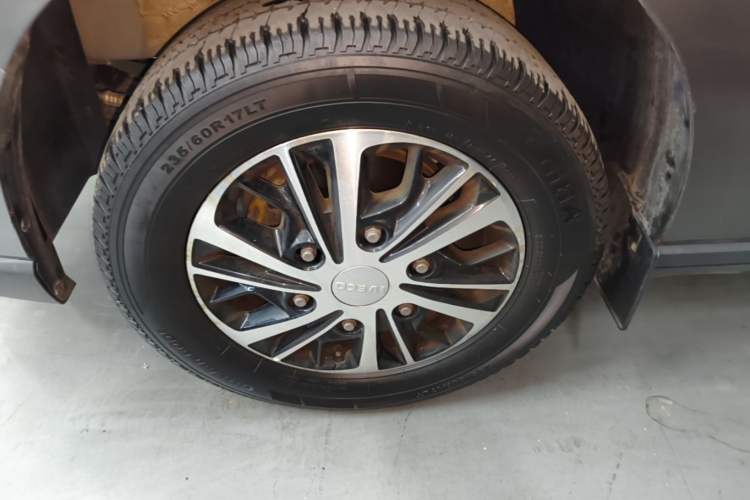 Used Iveco Fidato 2023 C30 Passenger Van 2.0T 93kW Manual Transmission Xingtu Edition Low Roof Left Front Wheel Hub