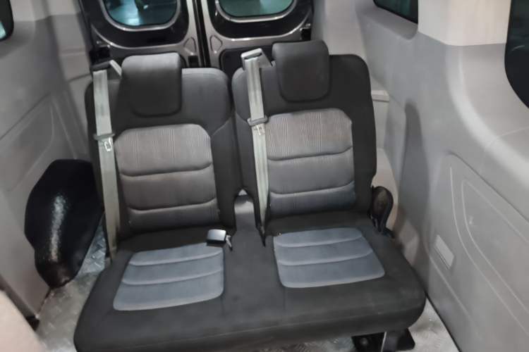 Used Iveco Fidato 2023 C30 Passenger Van 2.0T 93kW Manual Transmission Xingtu Edition Low Roof Left Rear Seat