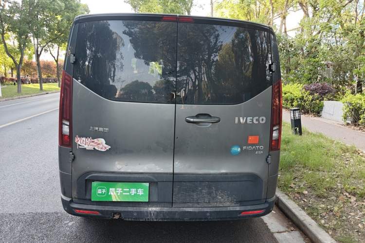 Used Iveco Fidato 2023 C30 Passenger Van 2.0T 93kW Manual Transmission Xingtu Edition Low Roof Rear
