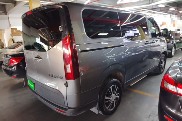 Used Iveco Fidato 2023 C30 Passenger Van 2.0T 93kW Manual Transmission Xingtu Edition Low Roof Rear Right 45 Deg