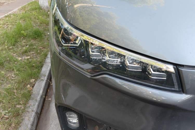 Used Iveco Fidato 2023 C30 Passenger Van 2.0T 93kW Manual Transmission Xingtu Edition Low Roof Right Front Headlight