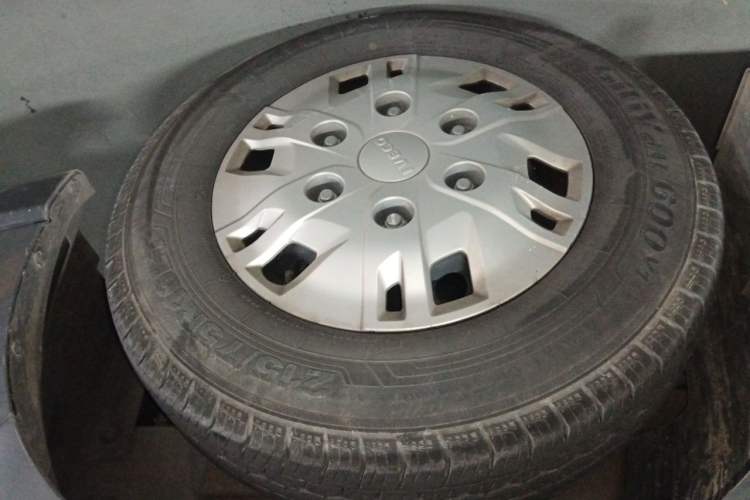 Used Iveco Fidato 2023 C30 Passenger Van 2.0T 93kW Manual Transmission Xingtu Edition Low Roof Right Front Wheel Hub