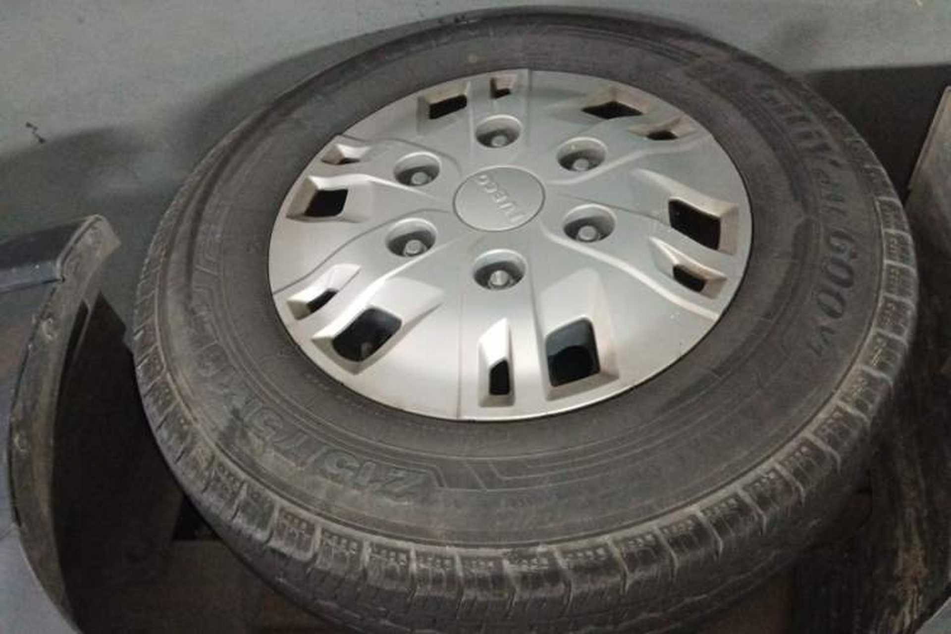 Used Iveco Fidato 2023 C30 Passenger Van 2.0T 93kW Manual Transmission Xingtu Edition Low Roof Right Front Wheel Hub