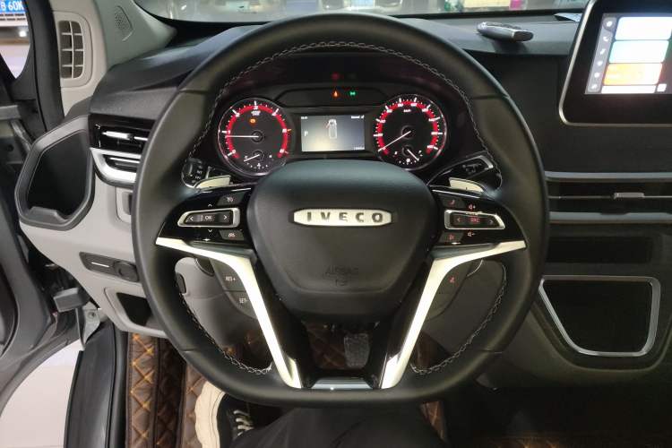 Used Iveco Fidato 2023 C30 Passenger Van 2.0T 110kW Automatic Xingtu Version Low Roof Steering Wheel