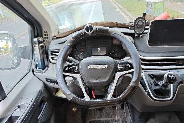 Used Iveco Fidato 2023 C30 Passenger Van 2.0T 93kW Manual Transmission Xingtu Edition Low Roof Steering Wheel