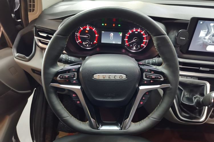 Used Iveco Fidato 2023 C30 Passenger Van 2.0T 93kW Manual Transmission Xingtu Edition Low Roof Steering Wheel
