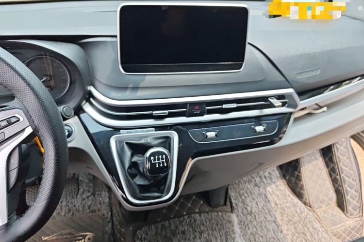 Used Iveco Fidato 2023 C30 Passenger Van 2.0T 93kW Manual Transmission Xingtu Edition Low Roof Audio And AC Panel