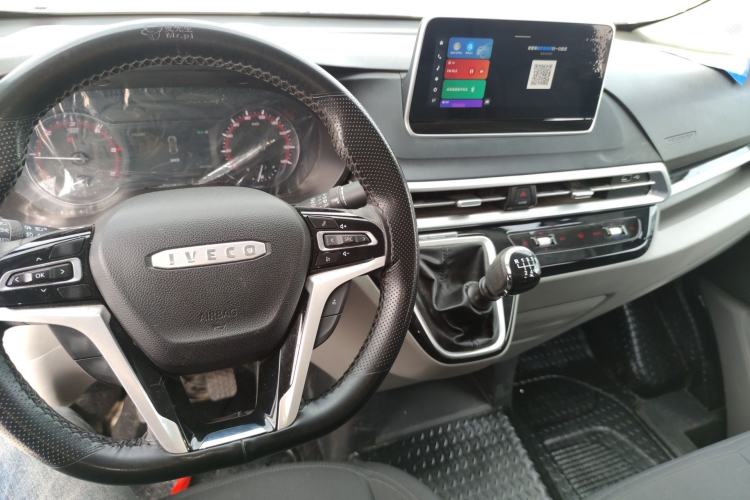 Used Iveco Fidato 2023 C30 Passenger Van 2.0T 93kW Manual Transmission Xingtu Edition Low Roof Center Console