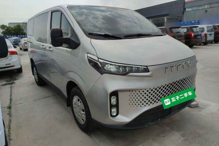 Used Iveco Fidato 2023 C30 Passenger Van 2.0T 93kW Manual Transmission Xingtu Edition Low Roof Exterior 1