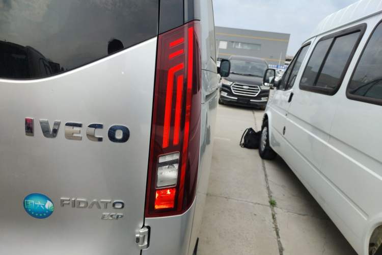 Used Iveco Fidato 2023 C30 Passenger Van 2.0T 93kW Manual Transmission Xingtu Edition Low Roof Exterior 3
