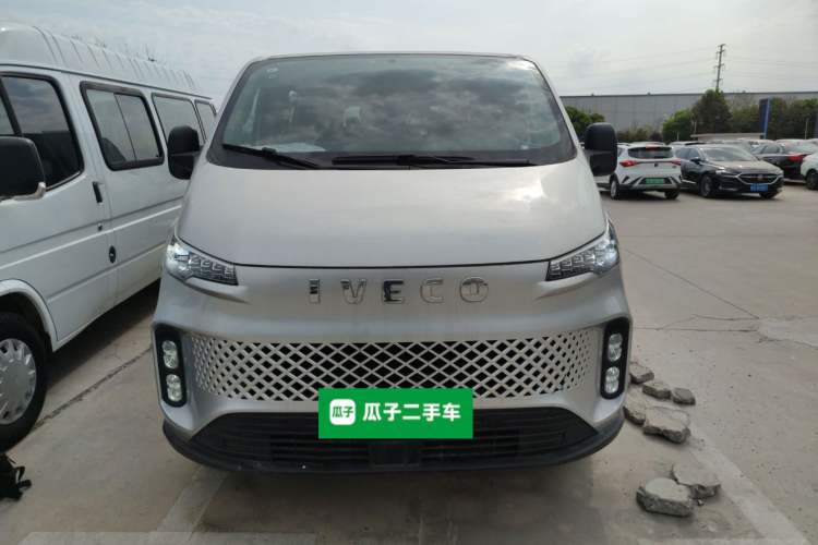 Used Iveco Fidato 2023 C30 Passenger Van 2.0T 93kW Manual Transmission Xingtu Edition Low Roof Front