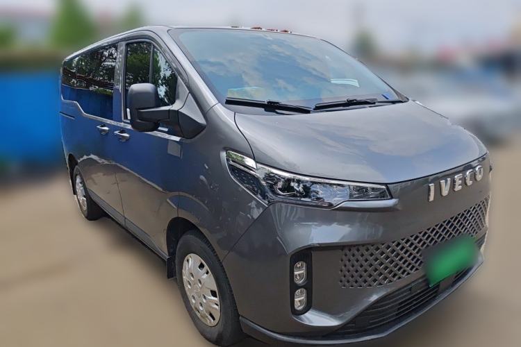 Used Iveco Fidato 2023 C30 Passenger Van 2.0T 93kW Manual Transmission Xingtu Edition Low Roof Front Right 45 Deg