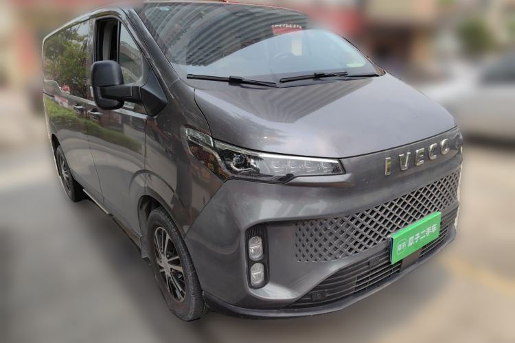 Used Iveco Fidato 2023 C30 Passenger Van 2.0T 93kW Manual Transmission Xingtu Edition Low Roof Front Right 45 Deg