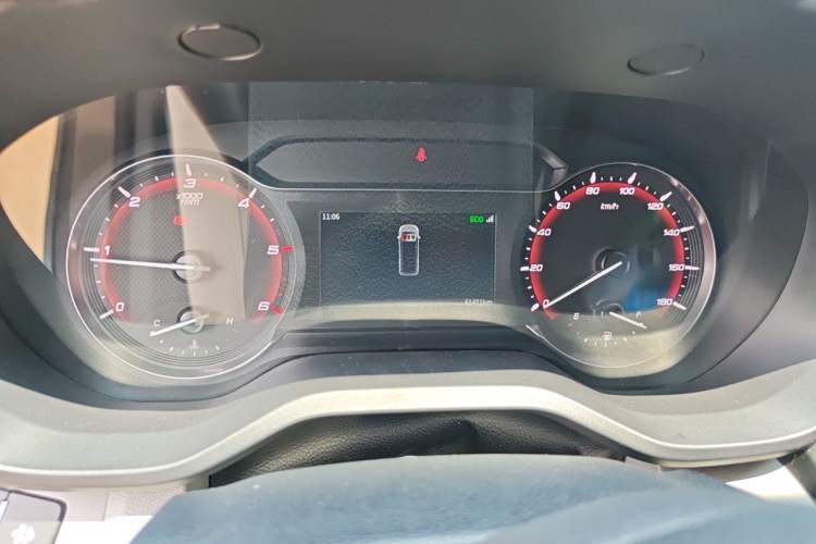 Used Iveco Fidato 2023 C30 Passenger Van 2.0T 93kW Manual Transmission Xingtu Edition Low Roof Instrument Cluster