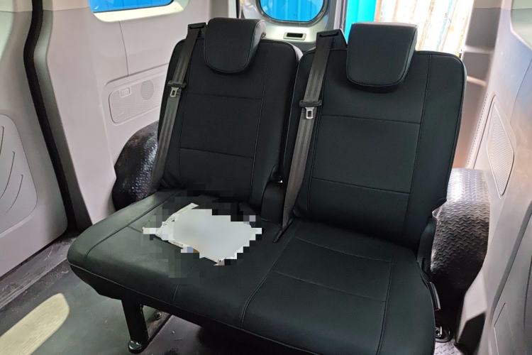 Used Iveco Fidato 2023 C30 Passenger Van 2.0T 93kW Manual Transmission Xingtu Edition Low Roof Left Rear Seat