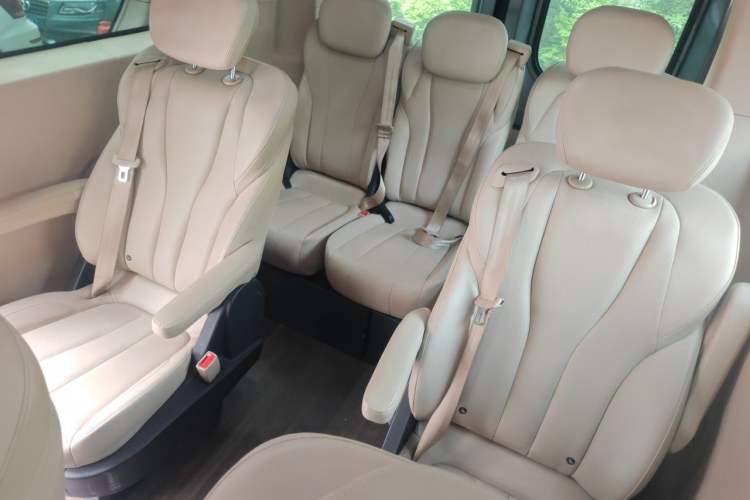 Used Iveco Fidato 2023 B33 Passenger Bus 2.0T 110 kW Manual Transmission Starlight Edition High Roof Left Rear Seat