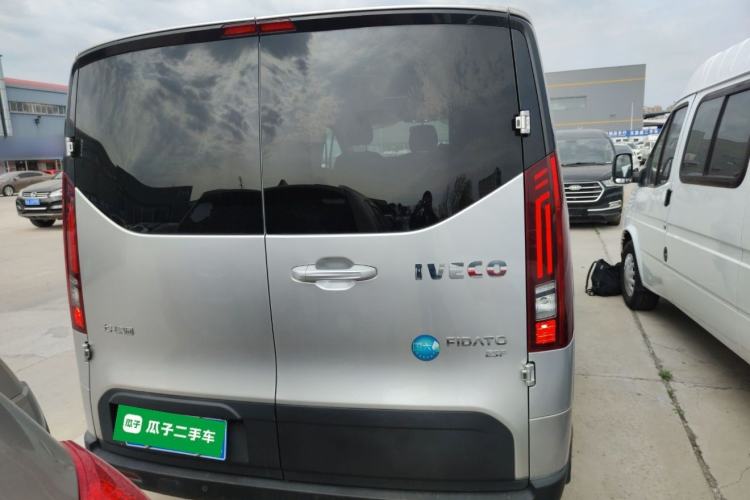 Used Iveco Fidato 2023 C30 Passenger Van 2.0T 93kW Manual Transmission Xingtu Edition Low Roof Rear