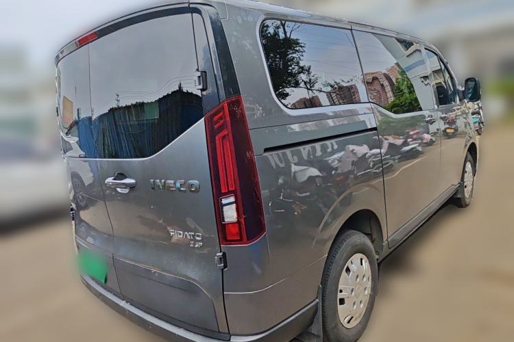 Used Iveco Fidato 2023 C30 Passenger Van 2.0T 93kW Manual Transmission Xingtu Edition Low Roof Rear Right 45 Deg