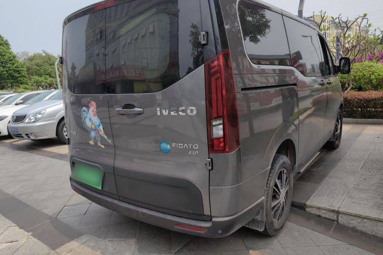 Used Iveco Fidato 2023 C30 Passenger Van 2.0T 93kW Manual Transmission Xingtu Edition Low Roof Rear Right 45 Deg