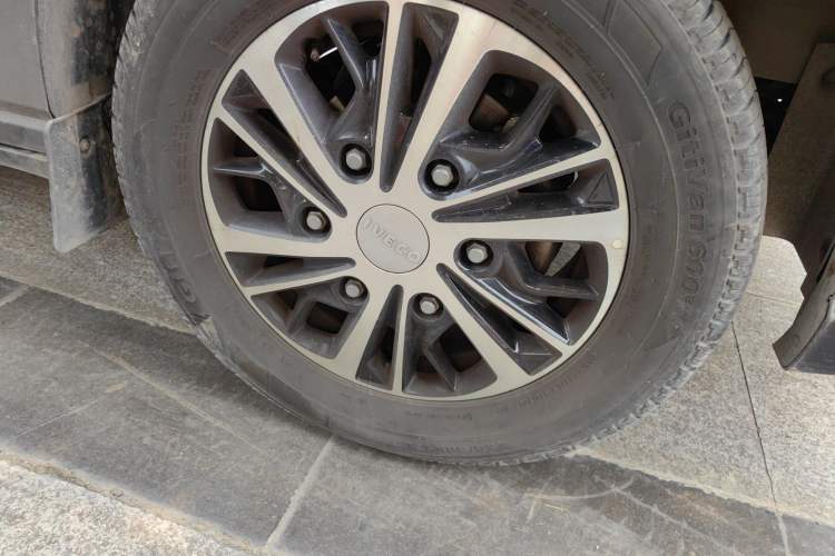 Used Iveco Fidato 2023 C30 Passenger Van 2.0T 93kW Manual Transmission Xingtu Edition Low Roof Right Front Wheel Hub