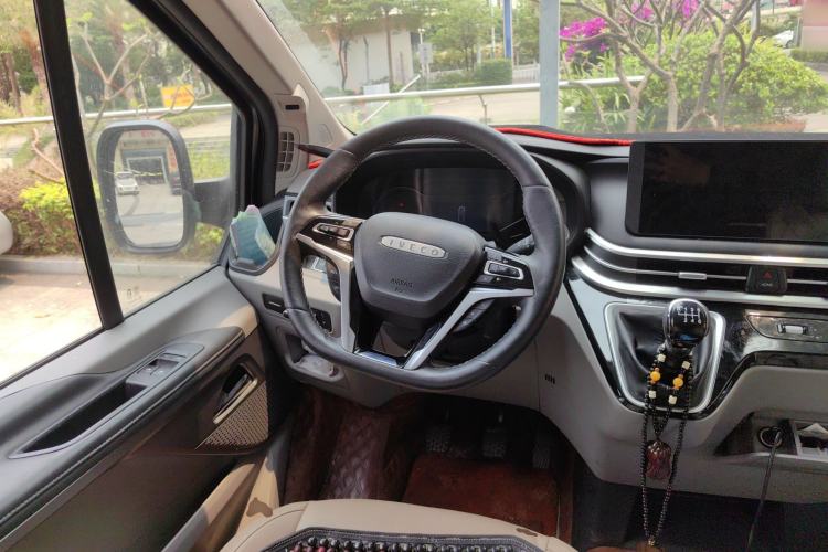 Used Iveco Fidato 2023 C30 Passenger Van 2.0T 93kW Manual Transmission Xingtu Edition Low Roof Steering Wheel