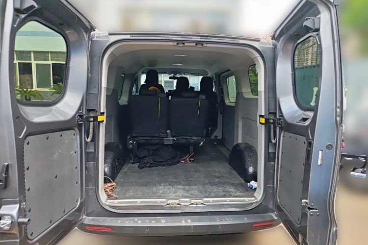 Used Iveco Fidato 2023 C30 Passenger Van 2.0T 93kW Manual Transmission Xingtu Edition Low Roof Trunk