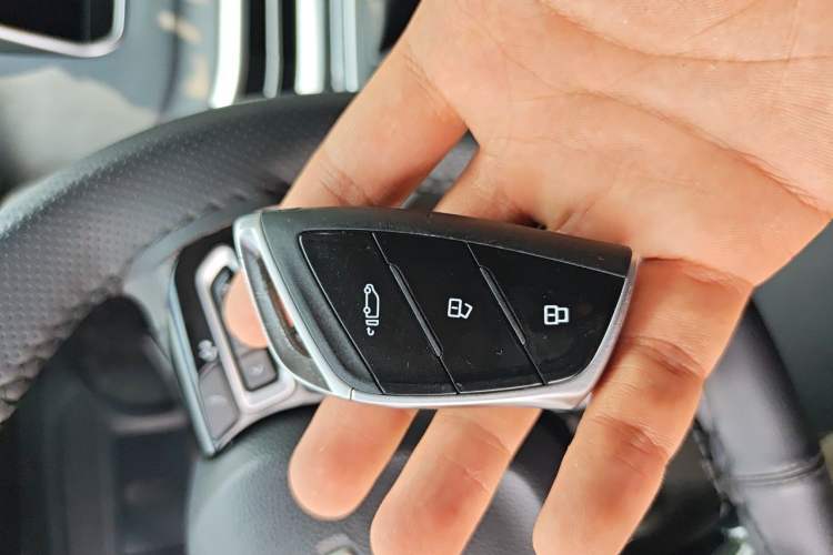 Used Iveco Fidato 2023 C30 Passenger Van 2.0T 93kW Manual Transmission Xingtu Edition Low Roof Vehicle Key