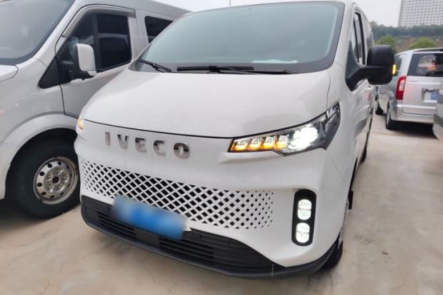 Used Iveco Fidato 2023 C30 Passenger Van 2.0T 93kW Manual Transmission Xingtu Edition Low Roof