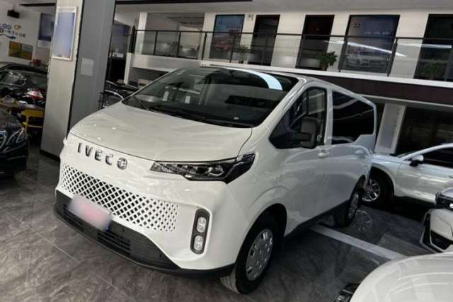 Used Iveco Fidato 2023 C30 Passenger Van 2.0T 93kW Manual Transmission Xingtu Edition Low Roof
