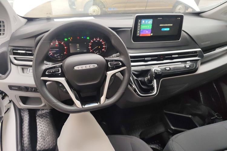 Used Iveco Fidato 2023 C30 Passenger Van 2.0T 93kW Manual Transmission Xingtu Edition Low Roof Center Console