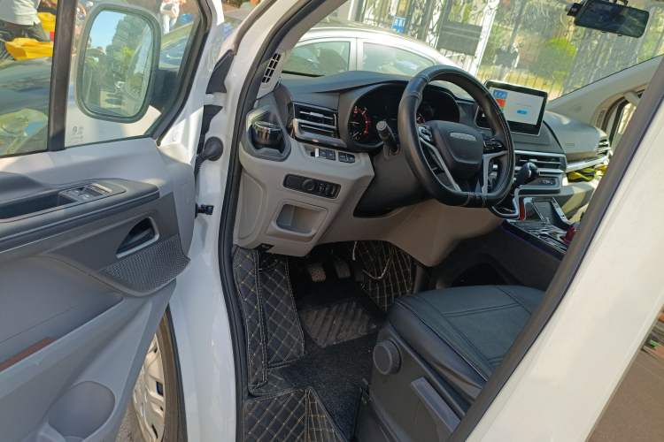 Used Iveco Fidato 2023 C33 Passenger Van 2.0T 93 kW Manual Transmission Xingtu Edition High Roof Driver Seat