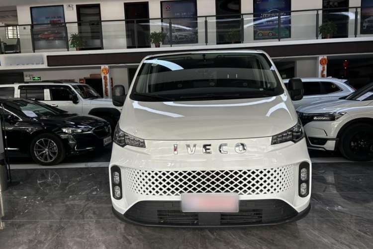 Used Iveco Fidato 2023 C30 Passenger Van 2.0T 93kW Manual Transmission Xingtu Edition Low Roof Exterior 1