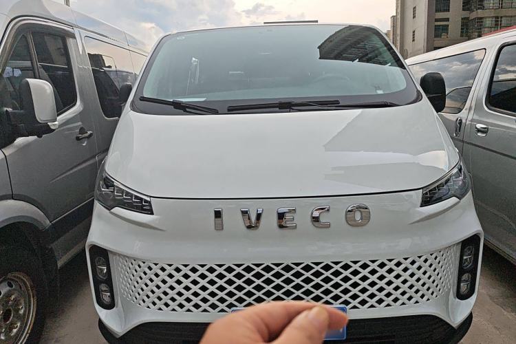 Used Iveco Fidato 2023 C30 Passenger Van 2.0T 93kW Manual Transmission Xingtu Edition Low Roof Exterior 1