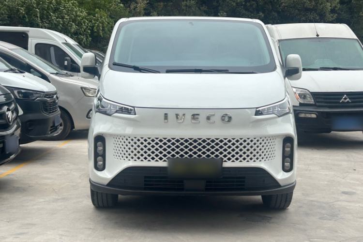 Used Iveco Fidato 2023 C30 Passenger Van 2.0T 110kW Automatic Xingtu Version Low Roof Exterior 1