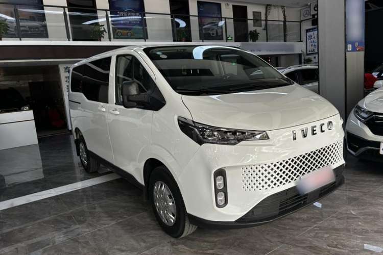 Used Iveco Fidato 2023 C30 Passenger Van 2.0T 93kW Manual Transmission Xingtu Edition Low Roof Exterior 2
