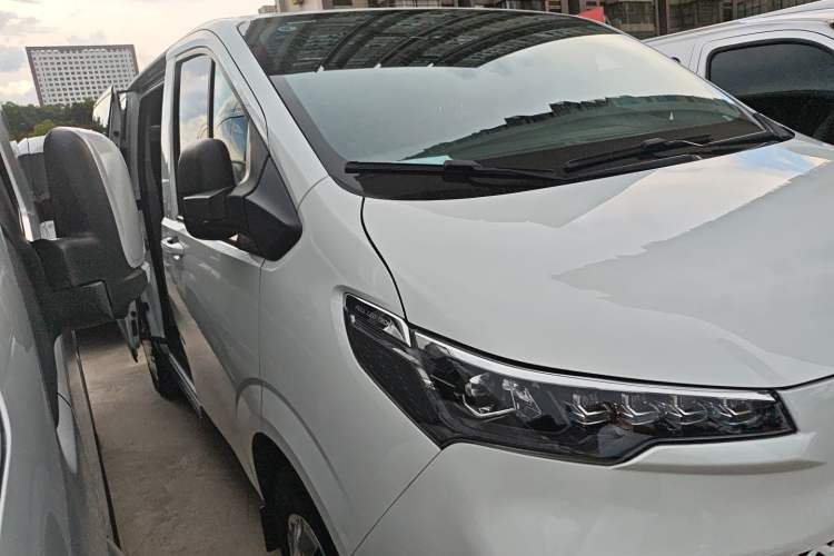 Used Iveco Fidato 2023 C30 Passenger Van 2.0T 93kW Manual Transmission Xingtu Edition Low Roof Exterior 2