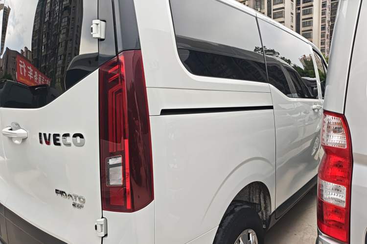 Used Iveco Fidato 2023 C30 Passenger Van 2.0T 93kW Manual Transmission Xingtu Edition Low Roof Exterior 3