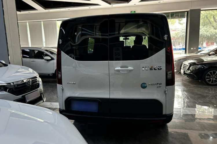 Used Iveco Fidato 2023 C30 Passenger Van 2.0T 93kW Manual Transmission Xingtu Edition Low Roof Exterior 4