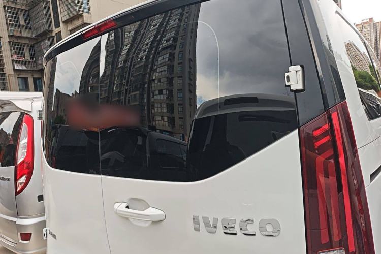 Used Iveco Fidato 2023 C30 Passenger Van 2.0T 93kW Manual Transmission Xingtu Edition Low Roof Exterior 4