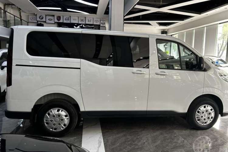Used Iveco Fidato 2023 C30 Passenger Van 2.0T 93kW Manual Transmission Xingtu Edition Low Roof Exterior 6