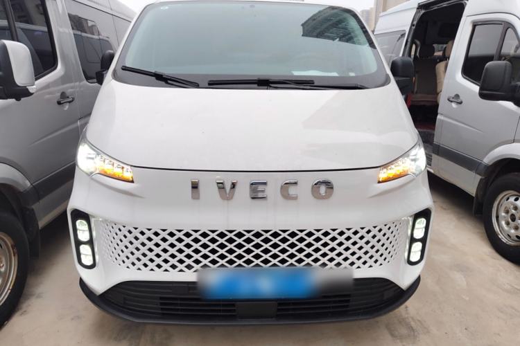 Used Iveco Fidato 2023 C30 Passenger Van 2.0T 93kW Manual Transmission Xingtu Edition Low Roof Front