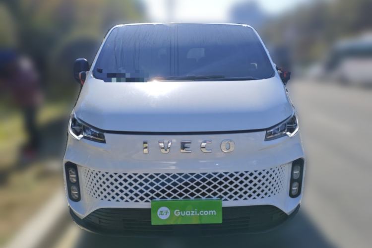Used Iveco Fidato 2023 C30 Passenger Van 2.0T 110kW Automatic Xingtu Version Low Roof Front