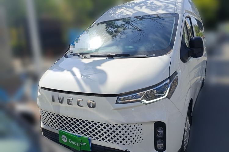 Used Iveco Fidato 2023 C33 Passenger Van 2.0T 93 kW Manual Transmission Xingtu Edition High Roof Front