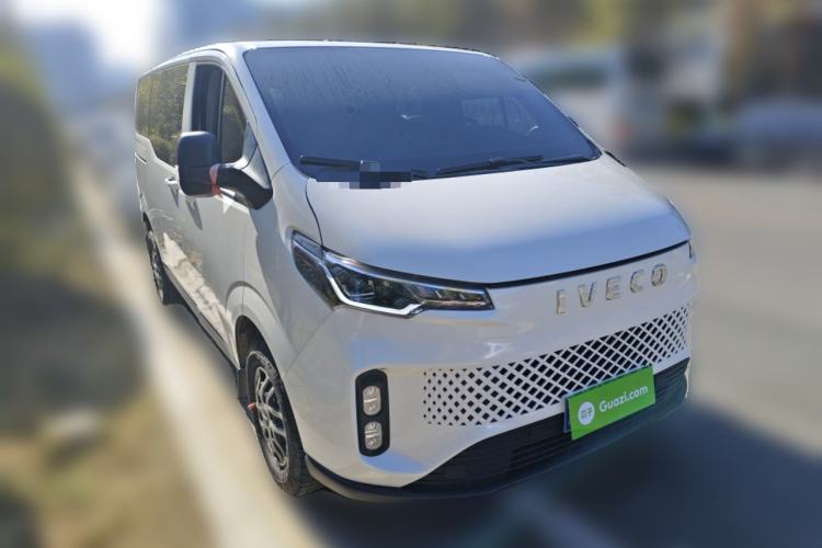 Used Iveco Fidato 2023 C30 Passenger Van 2.0T 110kW Automatic Xingtu Version Low Roof Front Right 45 Deg