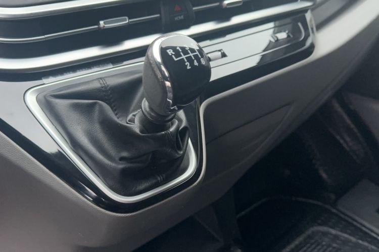 Used Iveco Fidato 2023 V33 Van 2.0T 93kW Manual - Starway Edition Low Roof Gear Lever