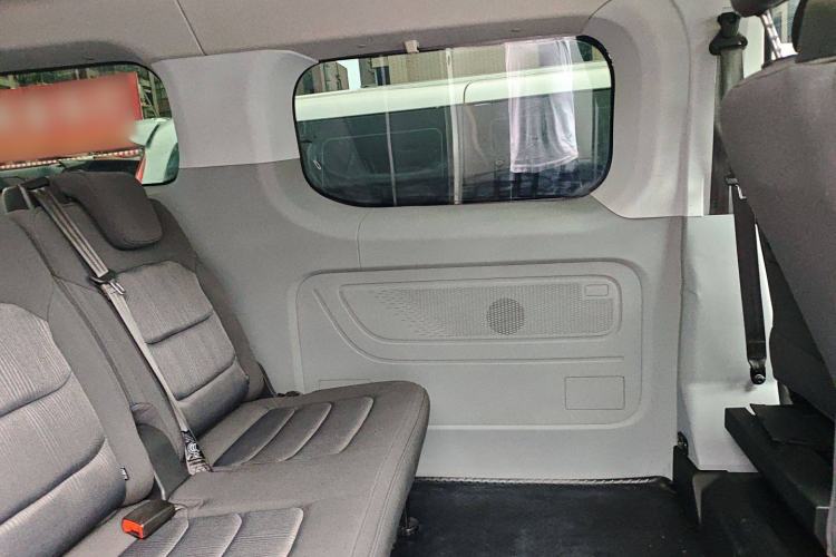 Used Iveco Fidato 2023 C30 Passenger Van 2.0T 93kW Manual Transmission Xingtu Edition Low Roof Interior 1