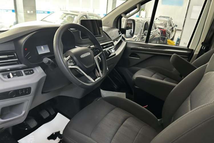 Used Iveco Fidato 2023 C30 Passenger Van 2.0T 93kW Manual Transmission Xingtu Edition Low Roof Interior 2